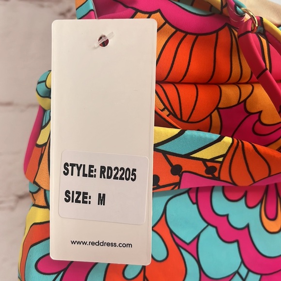 🆕Palms Away Belted One Piece, Size M - Picture 6 of 9